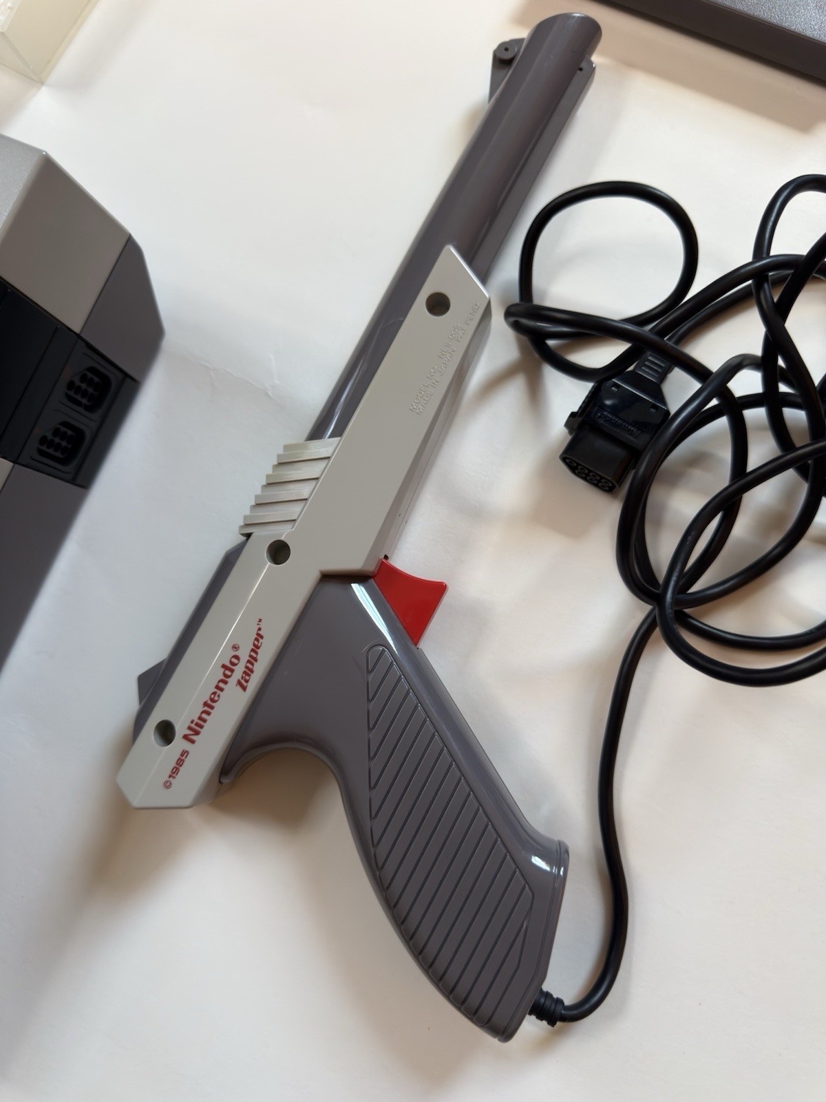 Nintendo NES Console Bundle (2 Controllers, Zapper Gun, Super Mario 2, Pac-Man)