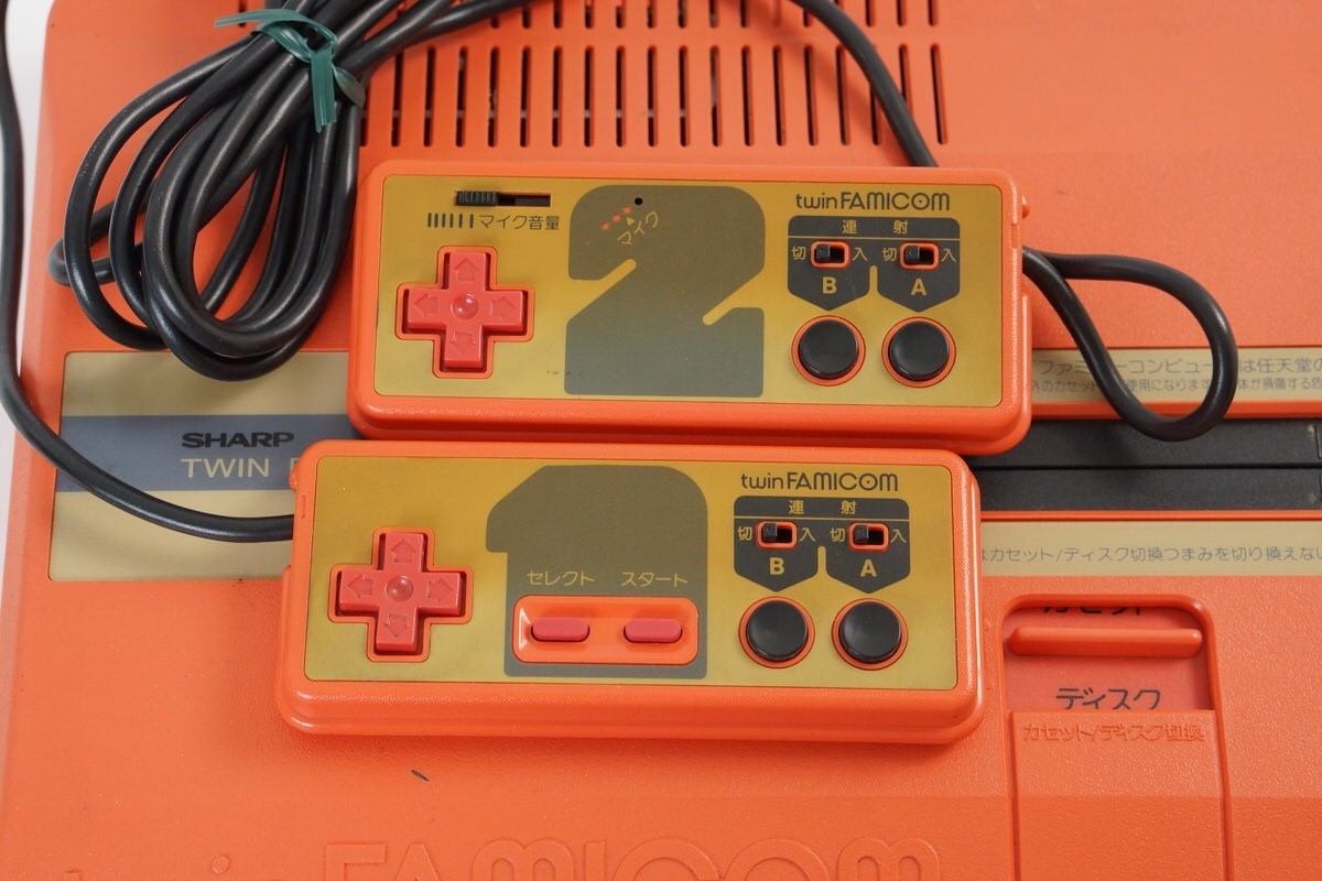 TWIN FAMICOM SHARP Console Boxed AN-505RD Tested System New Rubber belt 326634