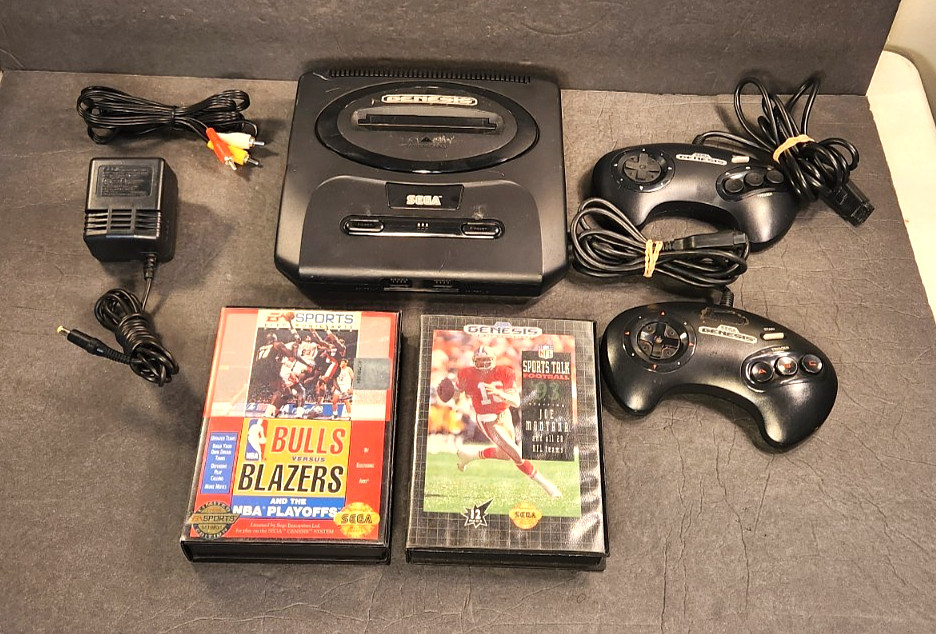 SEGA GENESIS MODEL 2 MK-1631 CONSOLE SYSTEM 2 CONTROLLERS 2 GAMES BUNDLE TESTED
