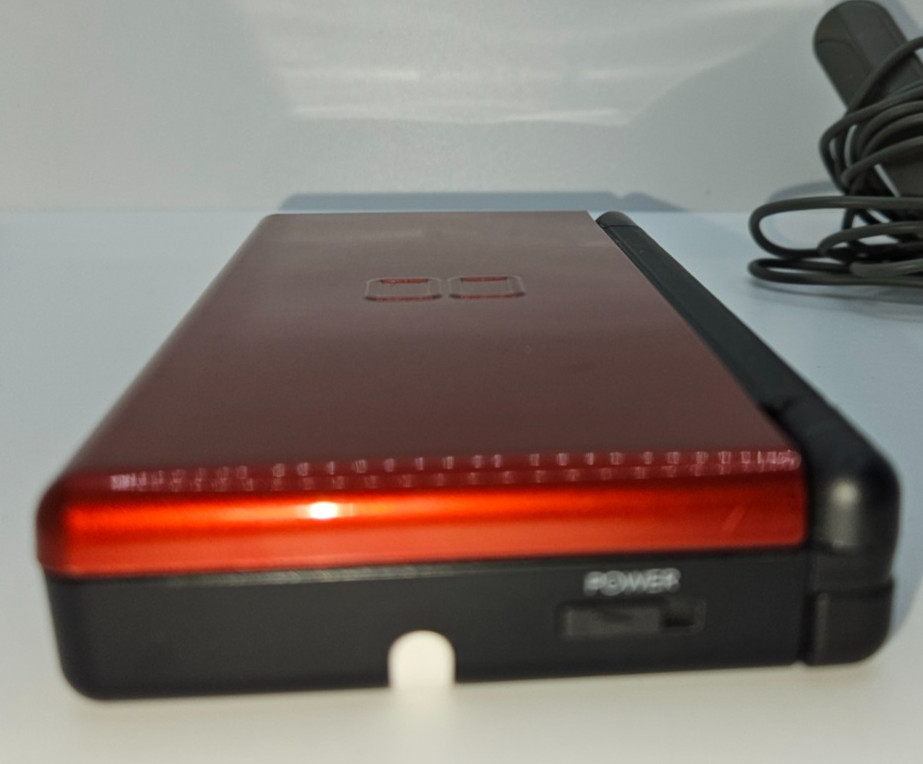 Nintendo DS Lite Handheld Console Red Crimson & Black w/ Charger