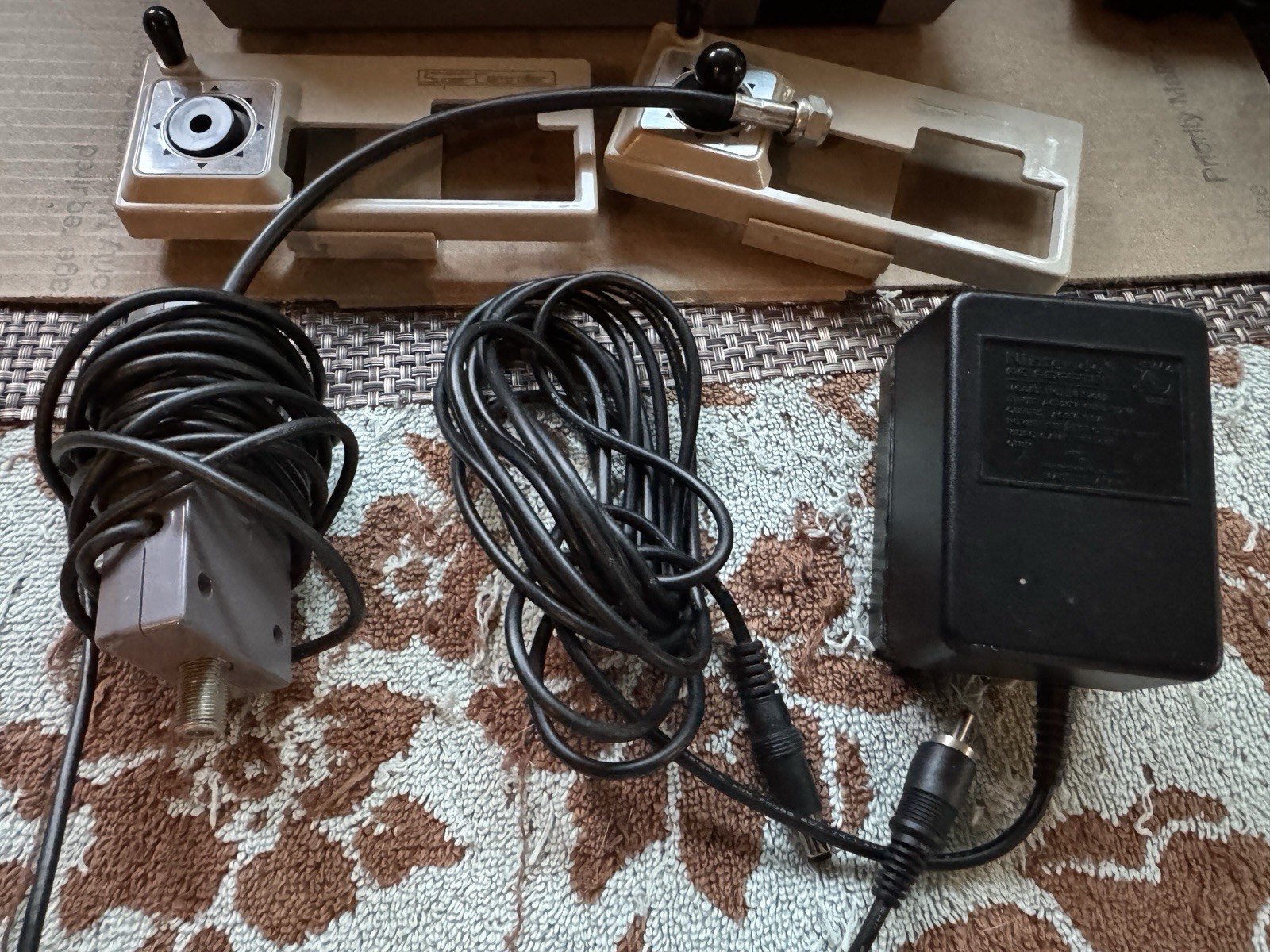Nintendo NES Console Bundle Lot w/ Zapper, 2 Controllers, 6 Games & Cables