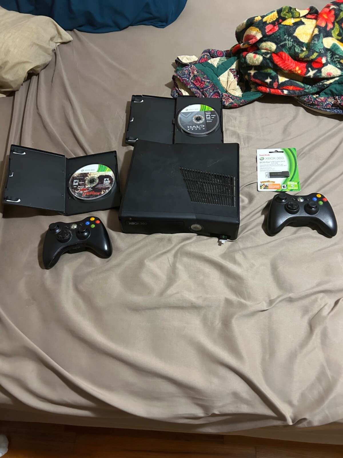 Microsoft Xbox 360 Glossy Black Console with 2 controllers and 2 games and new