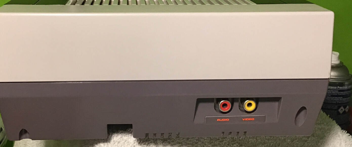 Nintendo NES Console 4 Controllers 2 Zappers Mario 3 Super Mario Bro Duck Hunt