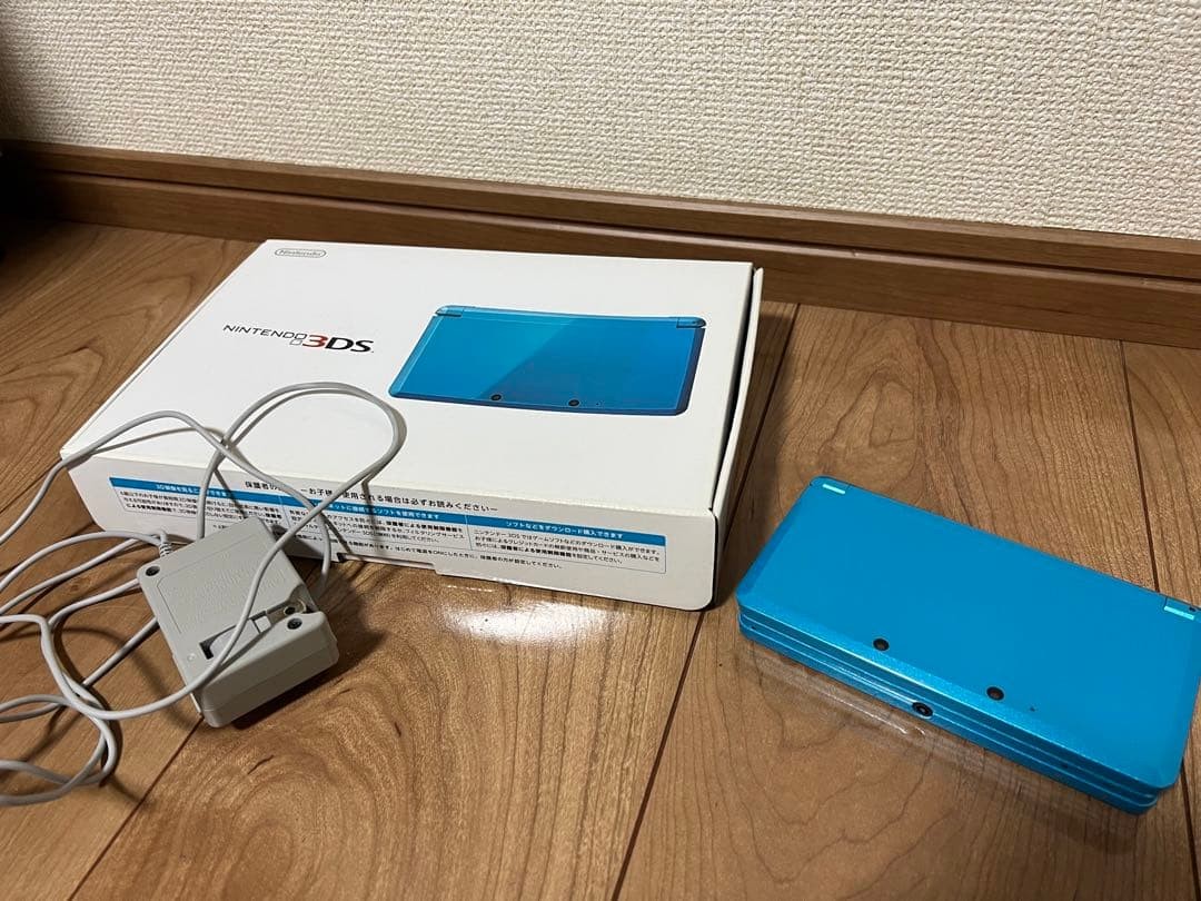 Nintendo 3DS Light Blue Console with Box and Manual