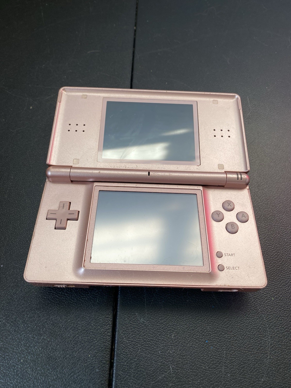 Nintendo DS Lite USG-001 Handheld Console Metallic Rose w/ Stylus ( FOR PARTS )