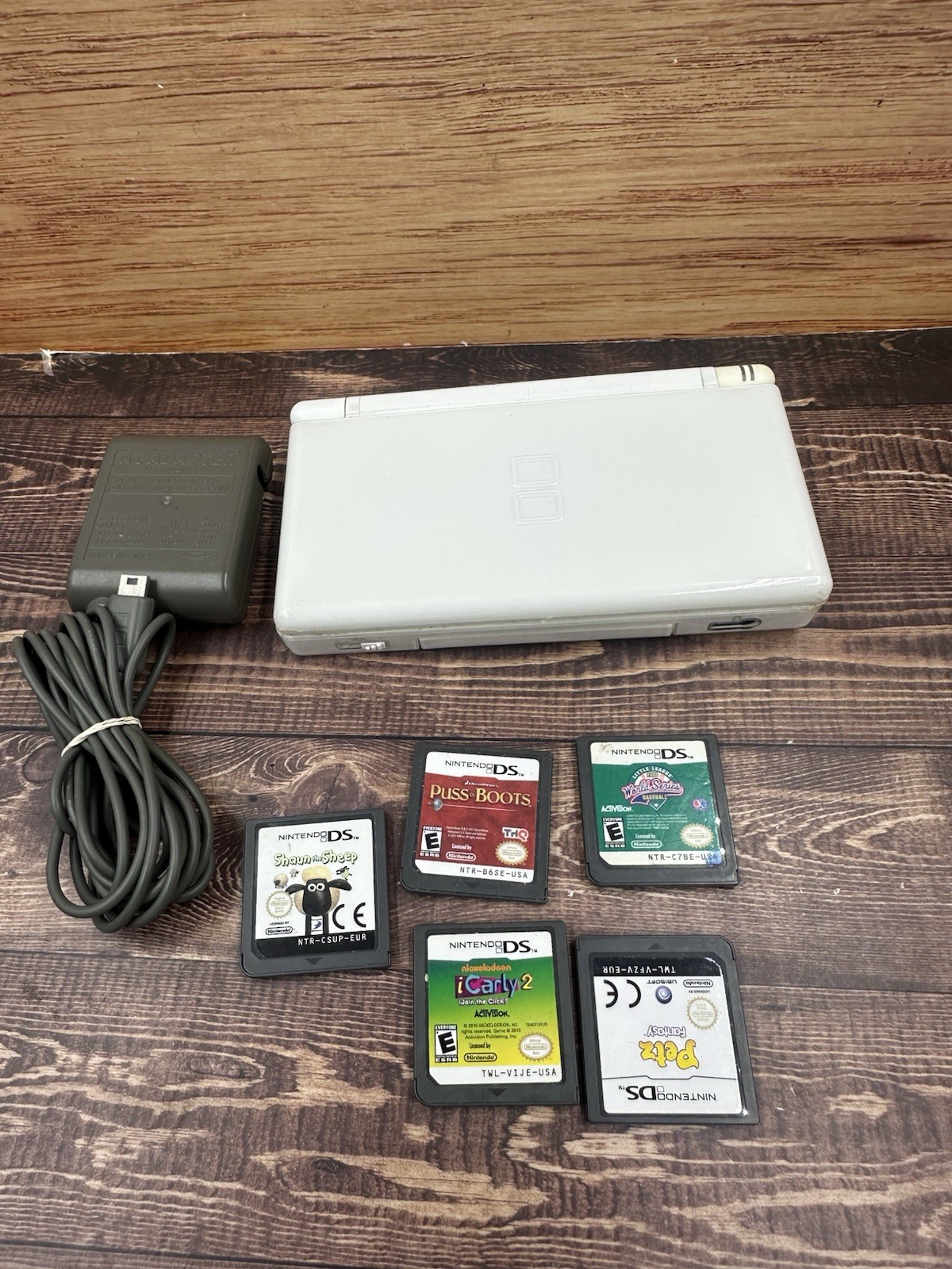 Nintendo DS Lite White Handheld Console + 5 Games,Stylus Pen & OEM Charger