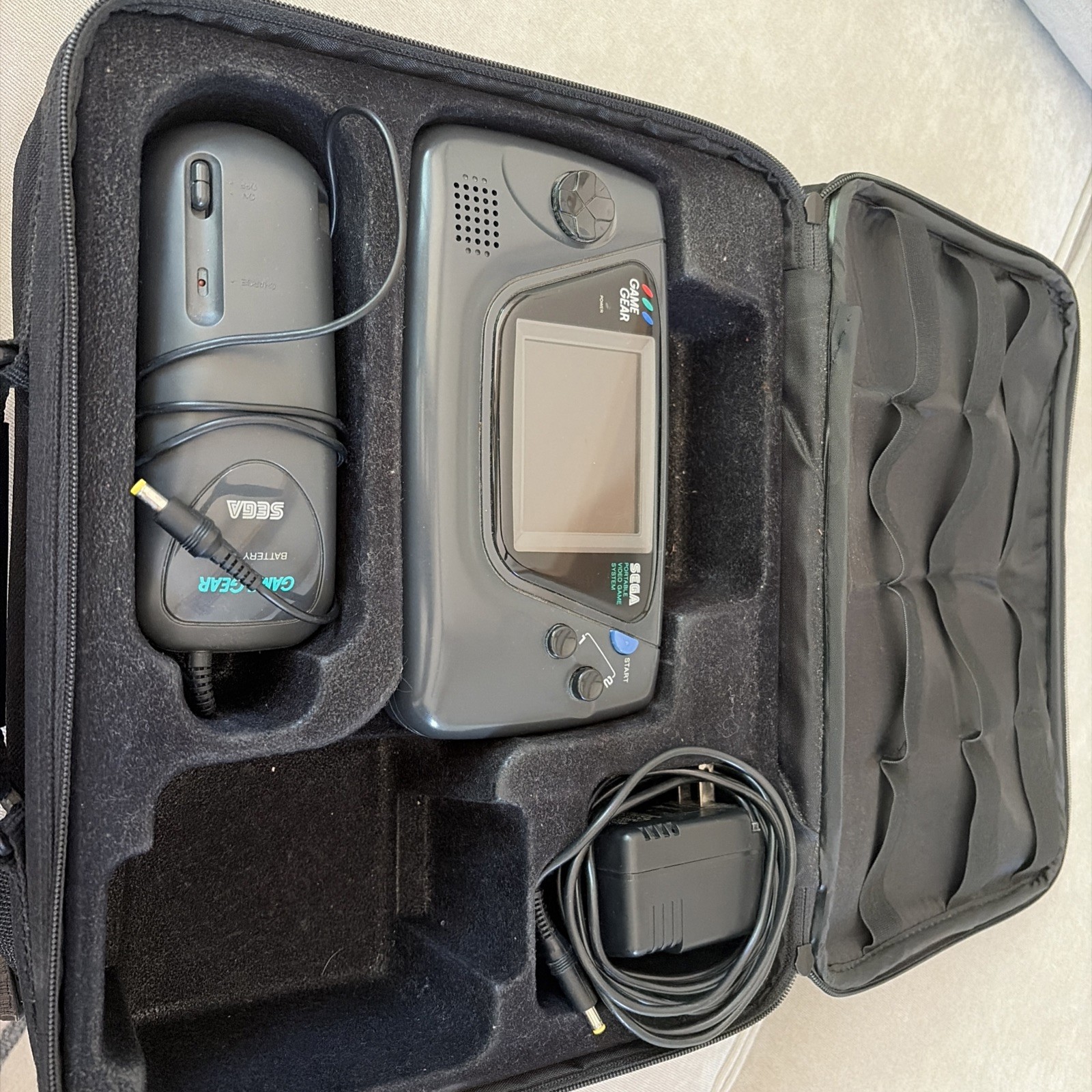 Saga Game gear. With Carrying Case(screen Doesn’t Work But Does Turn On) Manuals