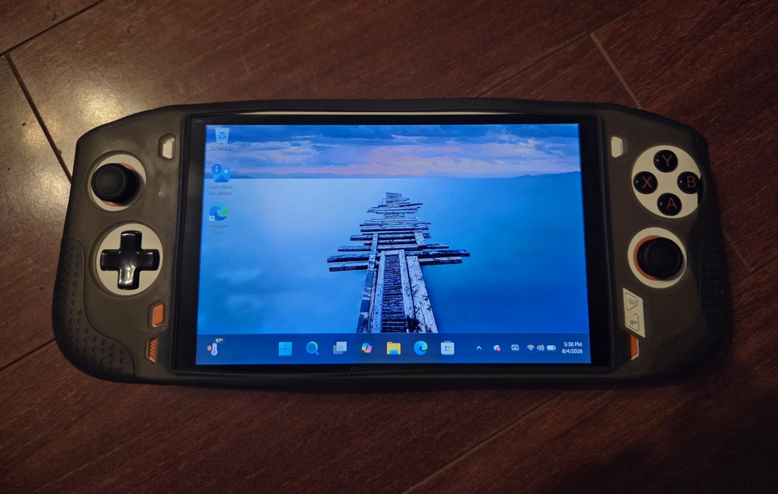 OneXPlayer MINI PRO 7″ Ryzen 6800u PC 16gb Ram 2TB SSD – Cosmetic Damage Only