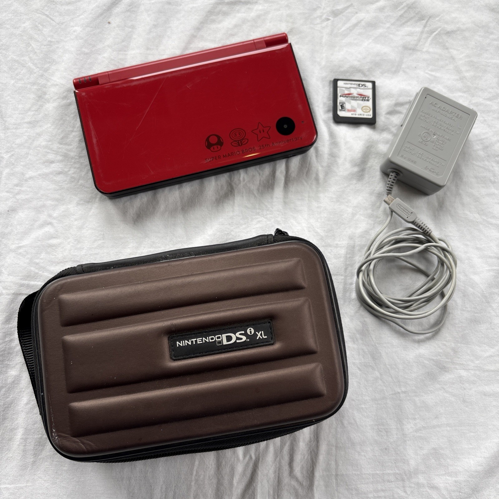 Nintendo DSi XL Super Mario Bros 25th Anniversary Edition w/charger & Game READ