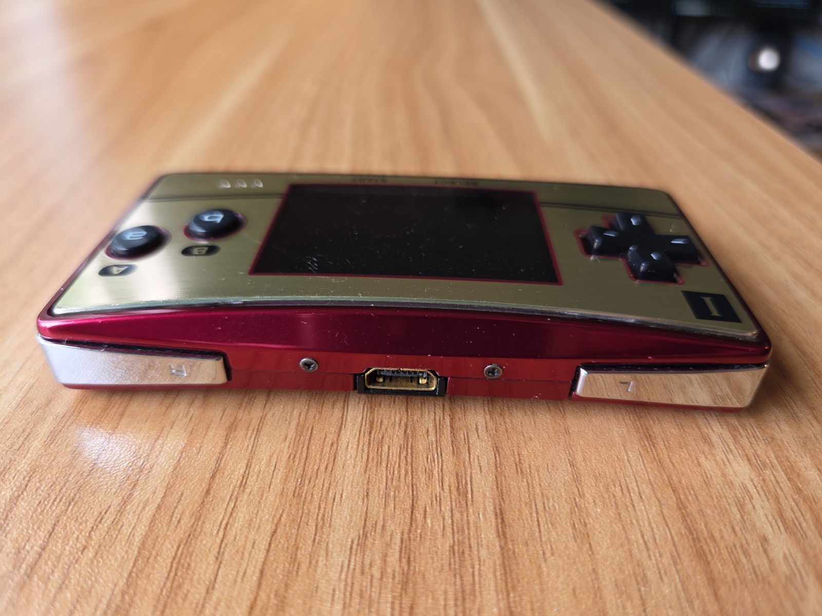 Nintendo Game Boy Micro 20th Anniversary Edition Famicom W/charger