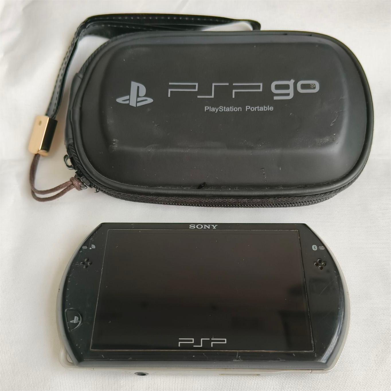 Sony PSP GO 1006 console Black Screen with protect with Charger&Bag