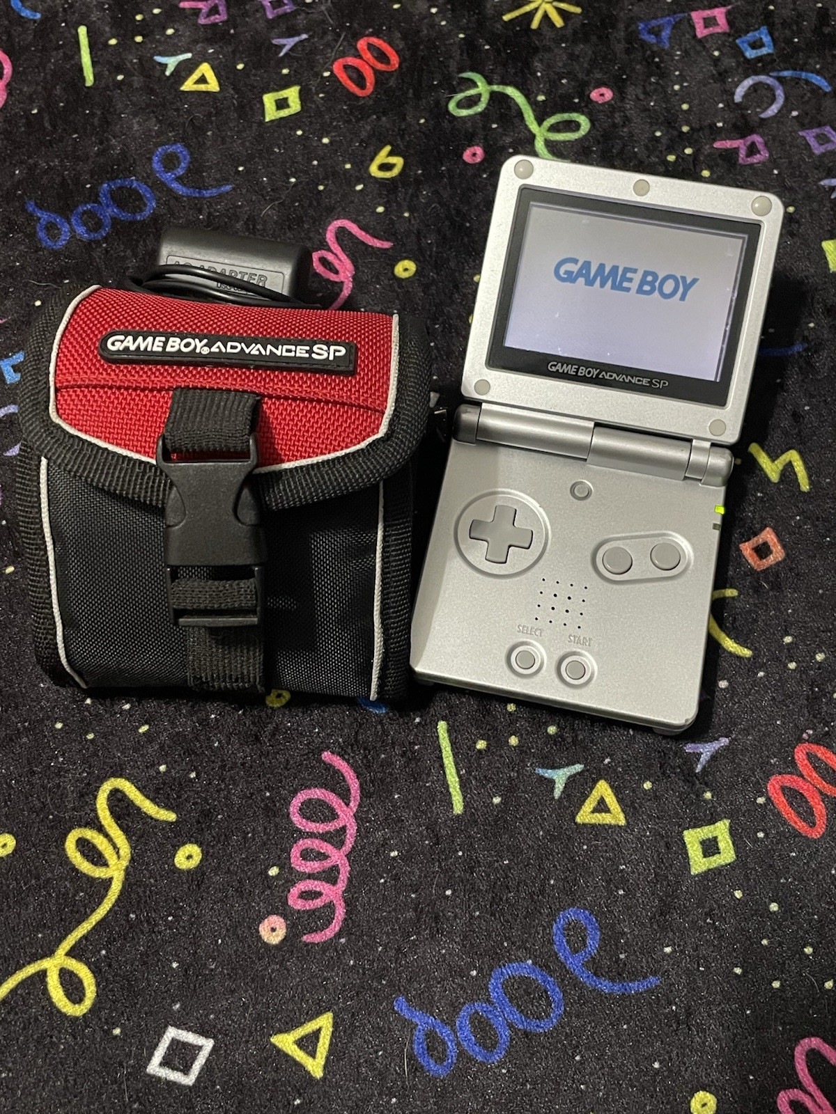 Nintendo Gameboy Advance SP • silver • with carrying case and game