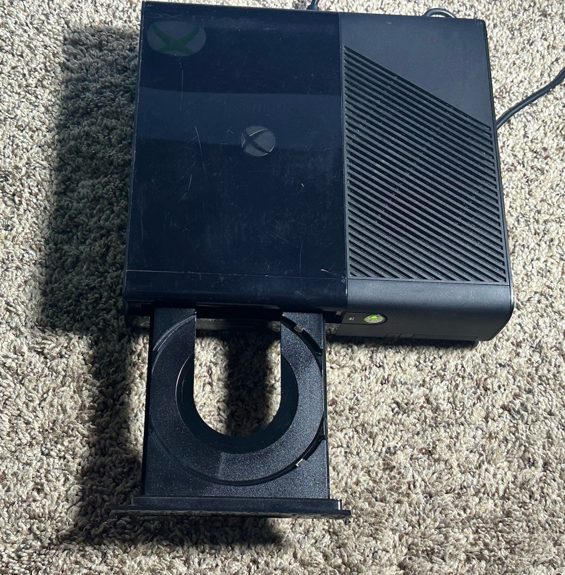 Microsoft Xbox 360 E 4GB Console Bundle 5 Games Black Wired Controller Tested