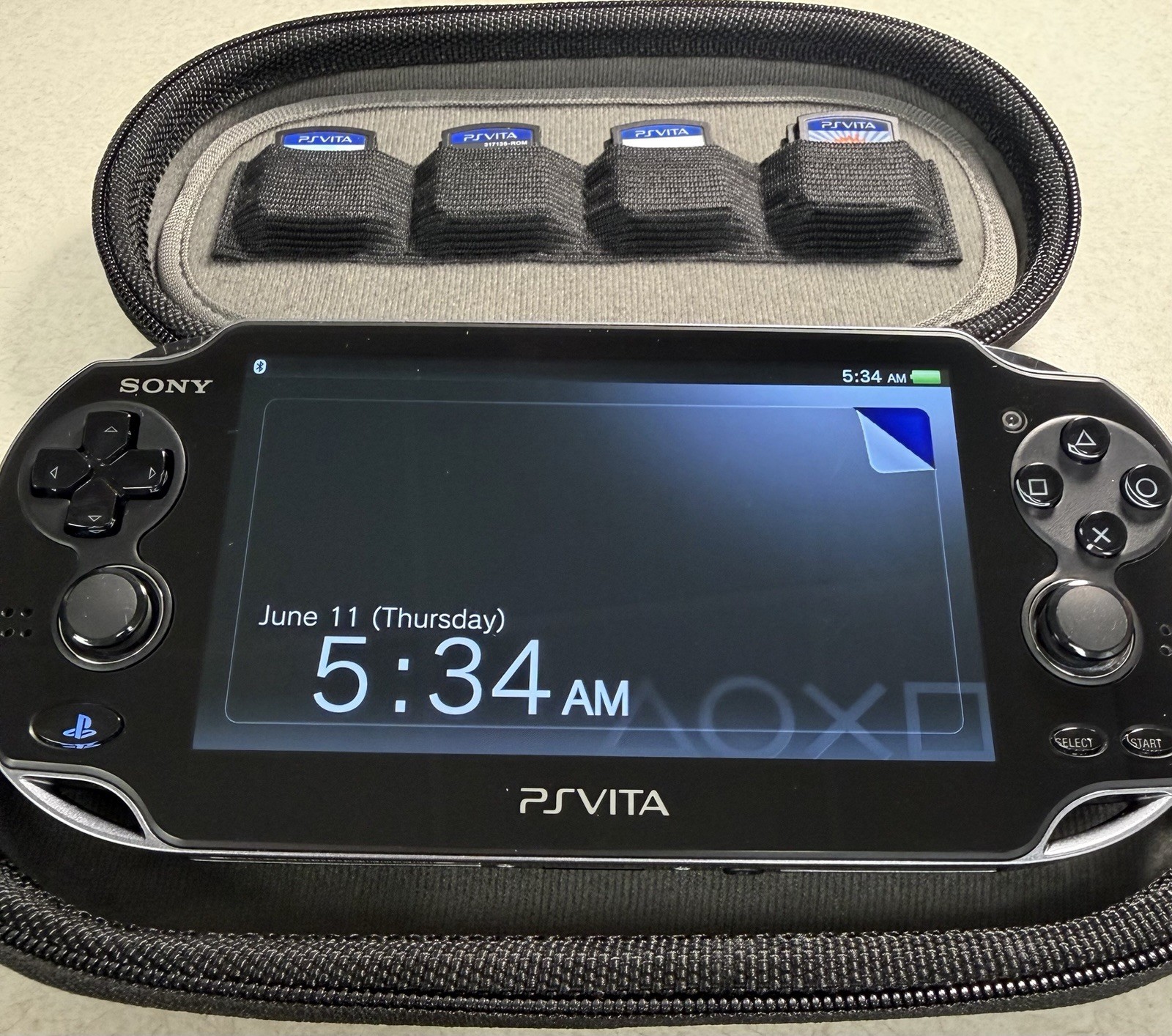 SONY PS Vita PCH-1101 Crystal Black Wi-Fi+3G Model W/ 17 Games+Charger! See Pics