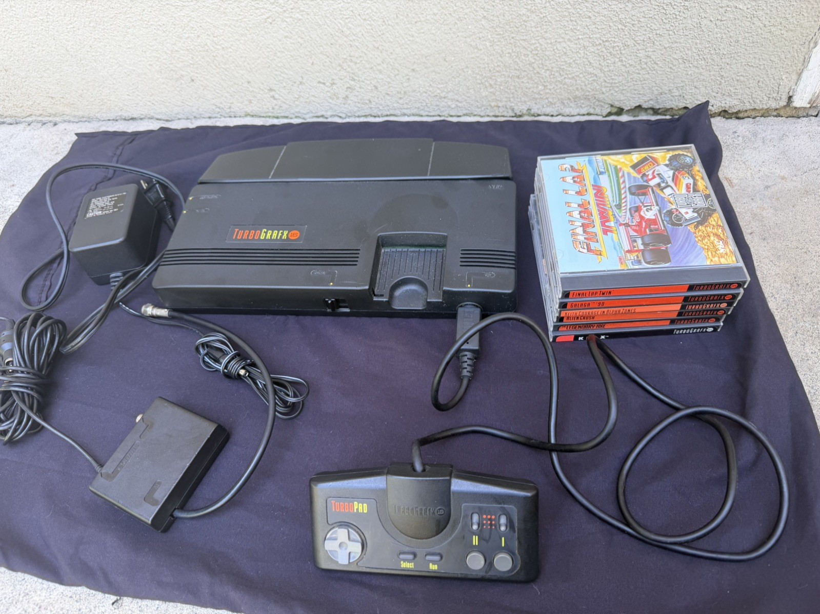 TurboGrafx-16 Turbo Grafx 16 Console & game lot alien, crush legendary axe￼