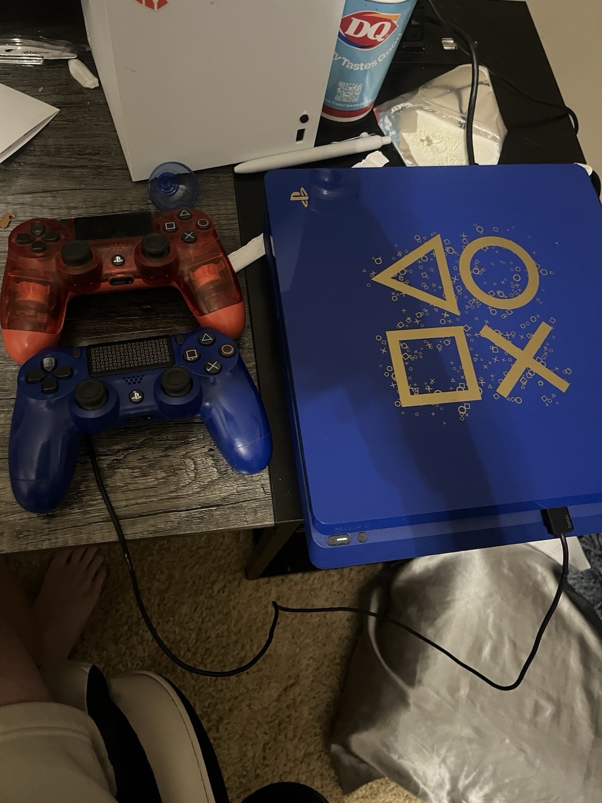 CLEAN AND WORKING Limited Edition Days Of Play PS4! + 2 Controllers + HDMI Cable