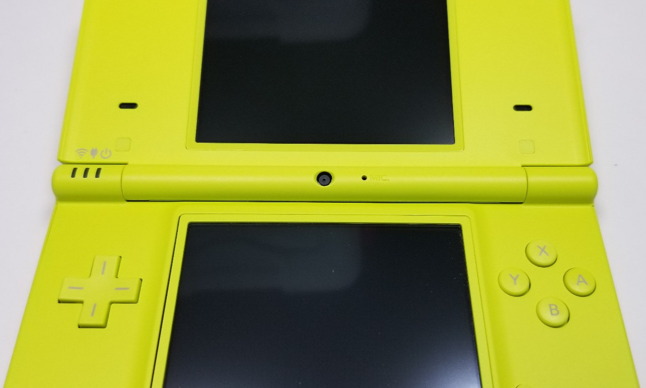 Nintendo DSi Lime Green Excellent Condition Japan Region Console Complete