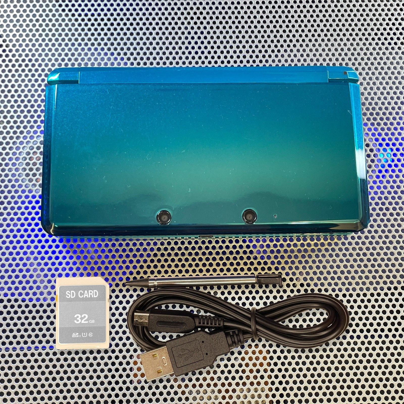 Nintendo 3DS Console Region Free Tested 32GB SD Charger Stylus Set Very Good