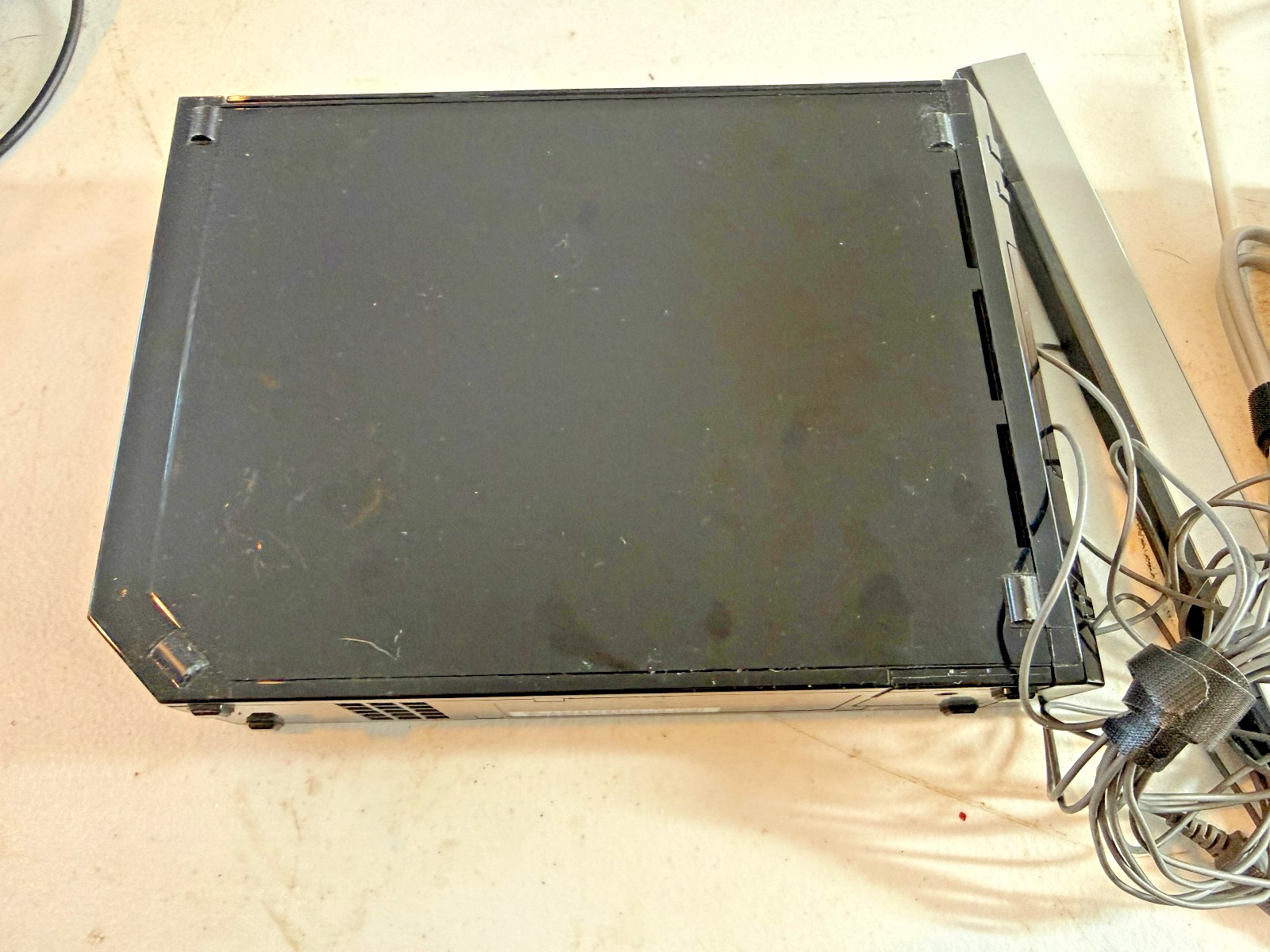 ( BUNDLE ) Nintendo Wii Console w/ 5 Games, 3 controllers, 2 nunchucks