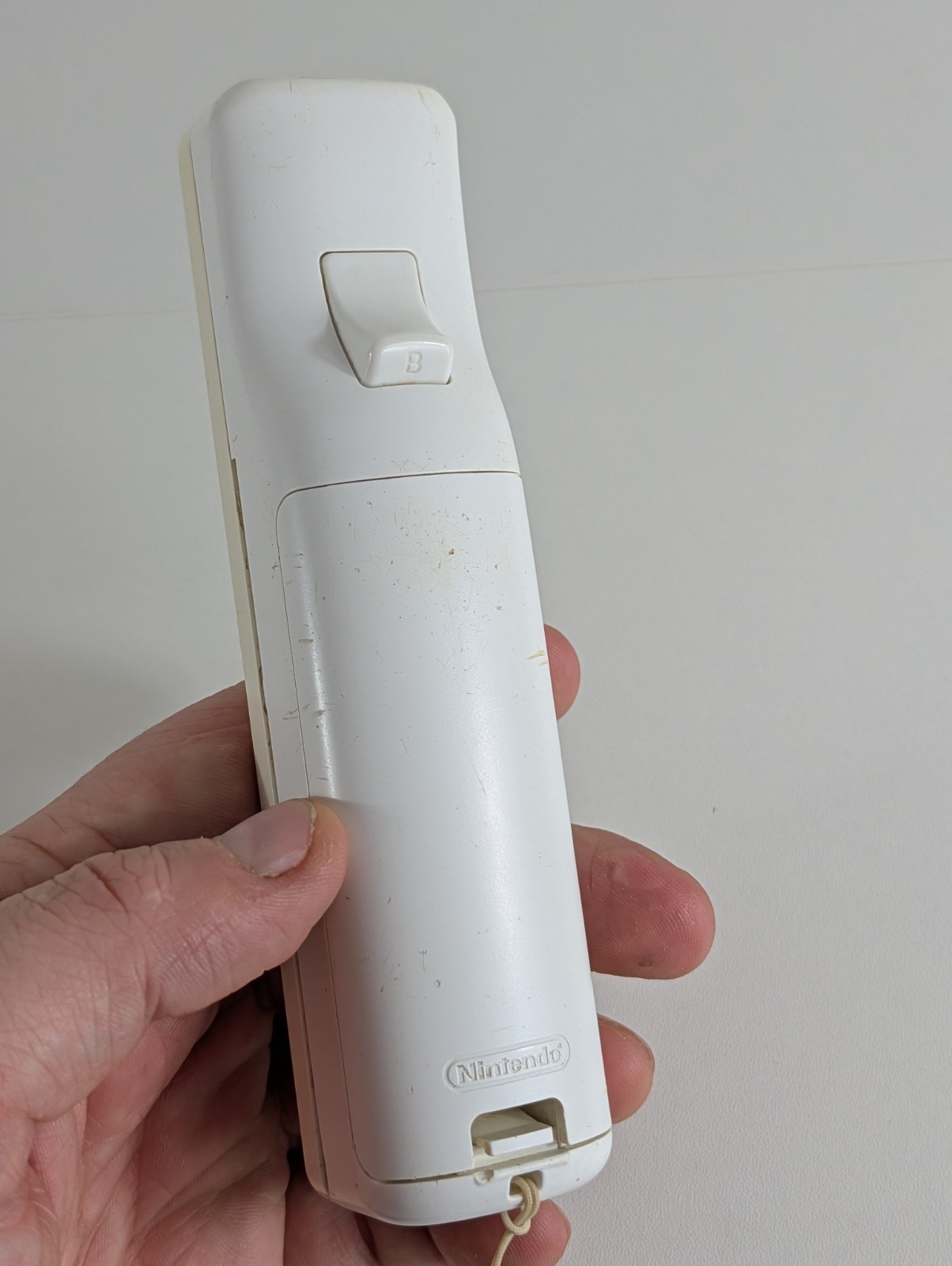 White Nintendo Wii System – Cords & Controller + Game
