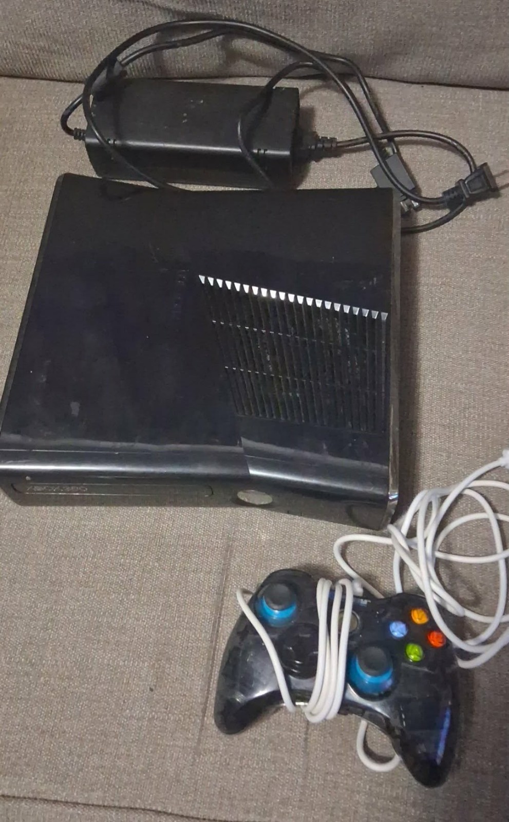 Microsoft Xbox 360 S 4GB Console – Black With Cable And Wired Controller Working