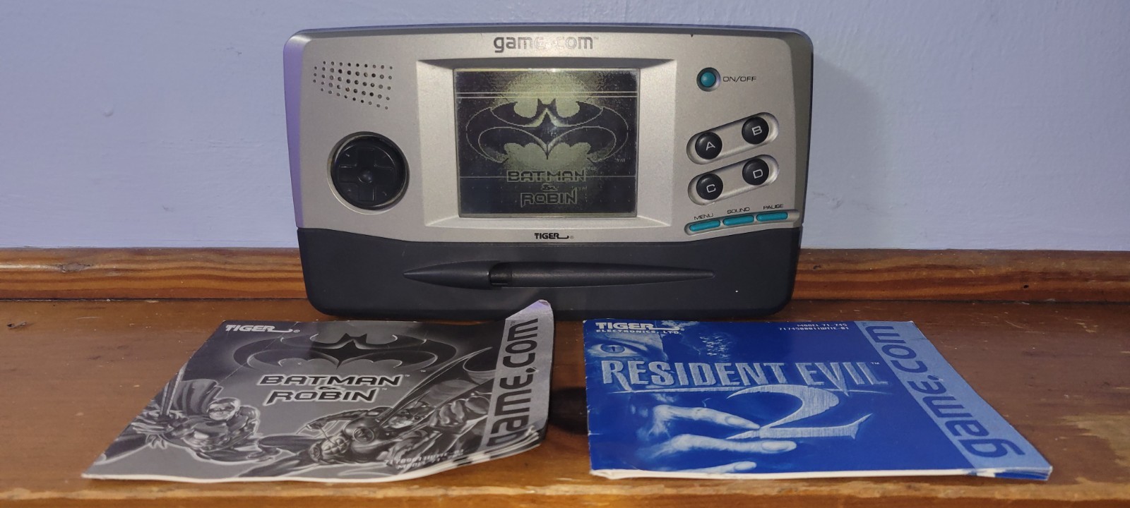 Tiger Game Dot com Handheld & Resident Evil 2 & Batman Tested Working (3 Lines)