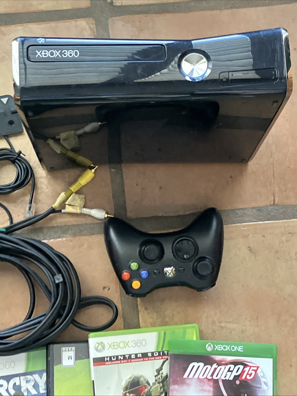 Microsoft XBox 360 S Console Model 1439 250gb Kinect Bundle Used With 12 Games