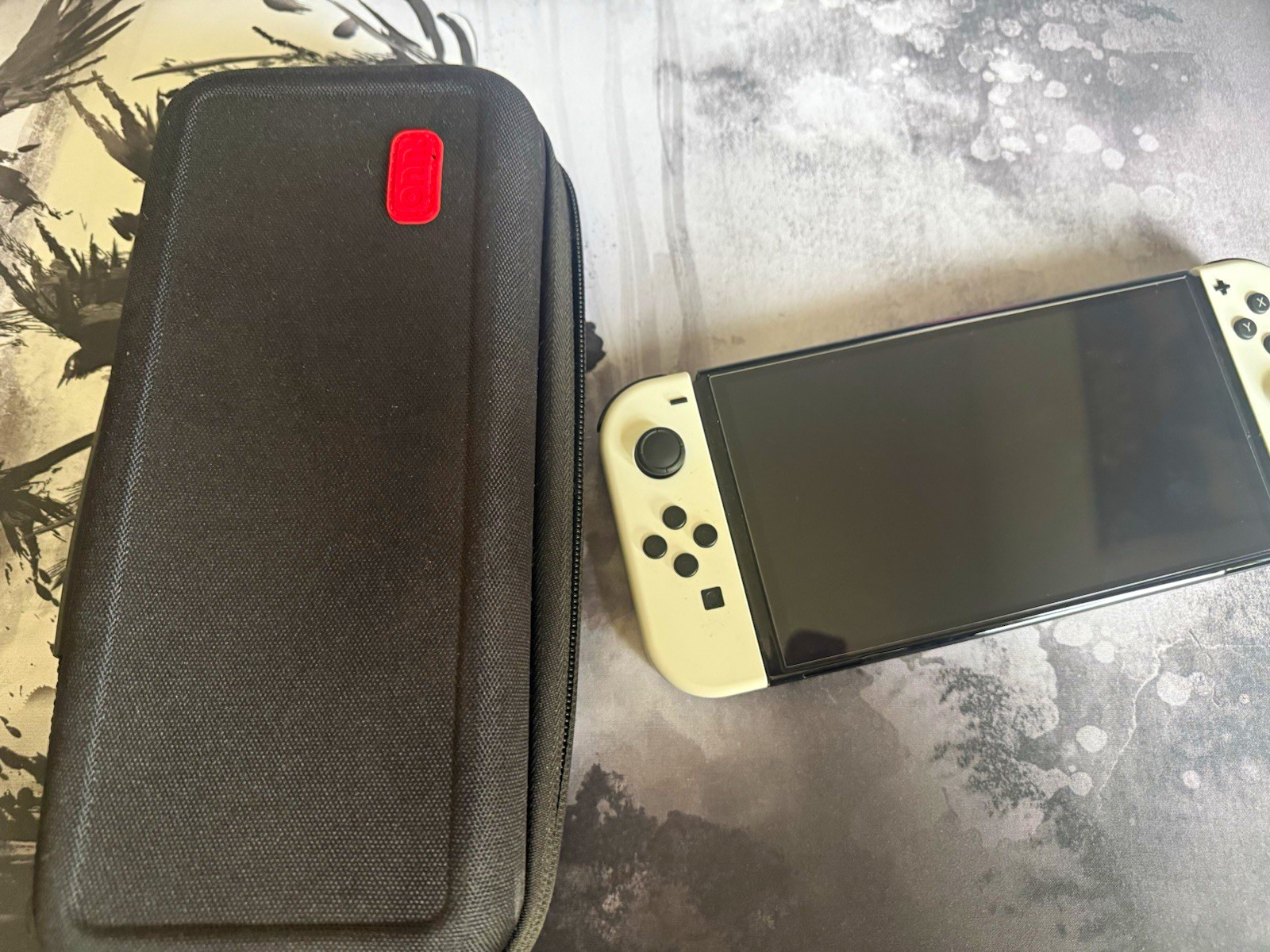 Nintendo Switch OLED White –Excellent Condition–Adult Owned–Charging Dock & Case