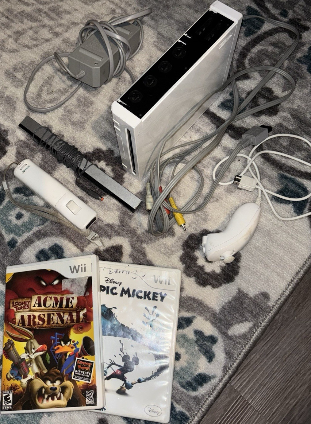 Nintendo Wii Console White Motion Control w/ Controllers