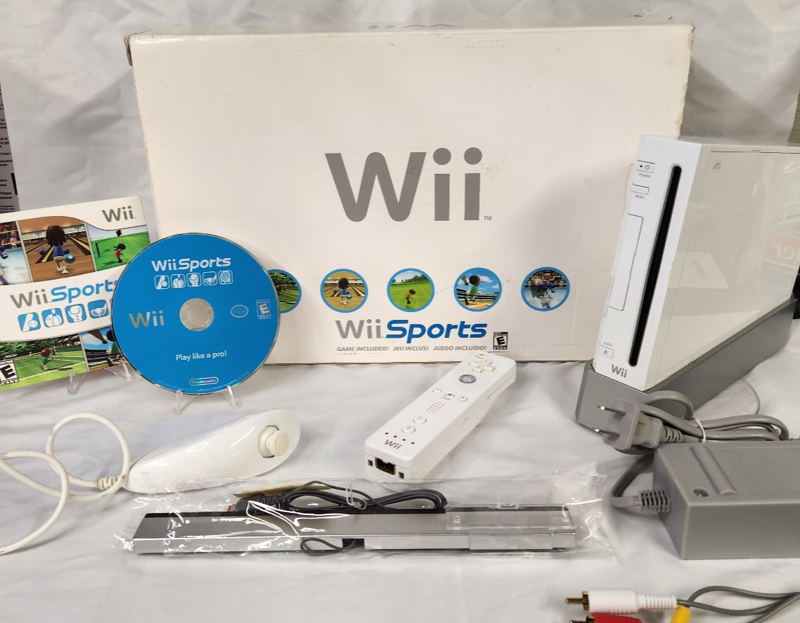 Nintendo Wii Sports White Home Console CIB, Complete Tested and Working