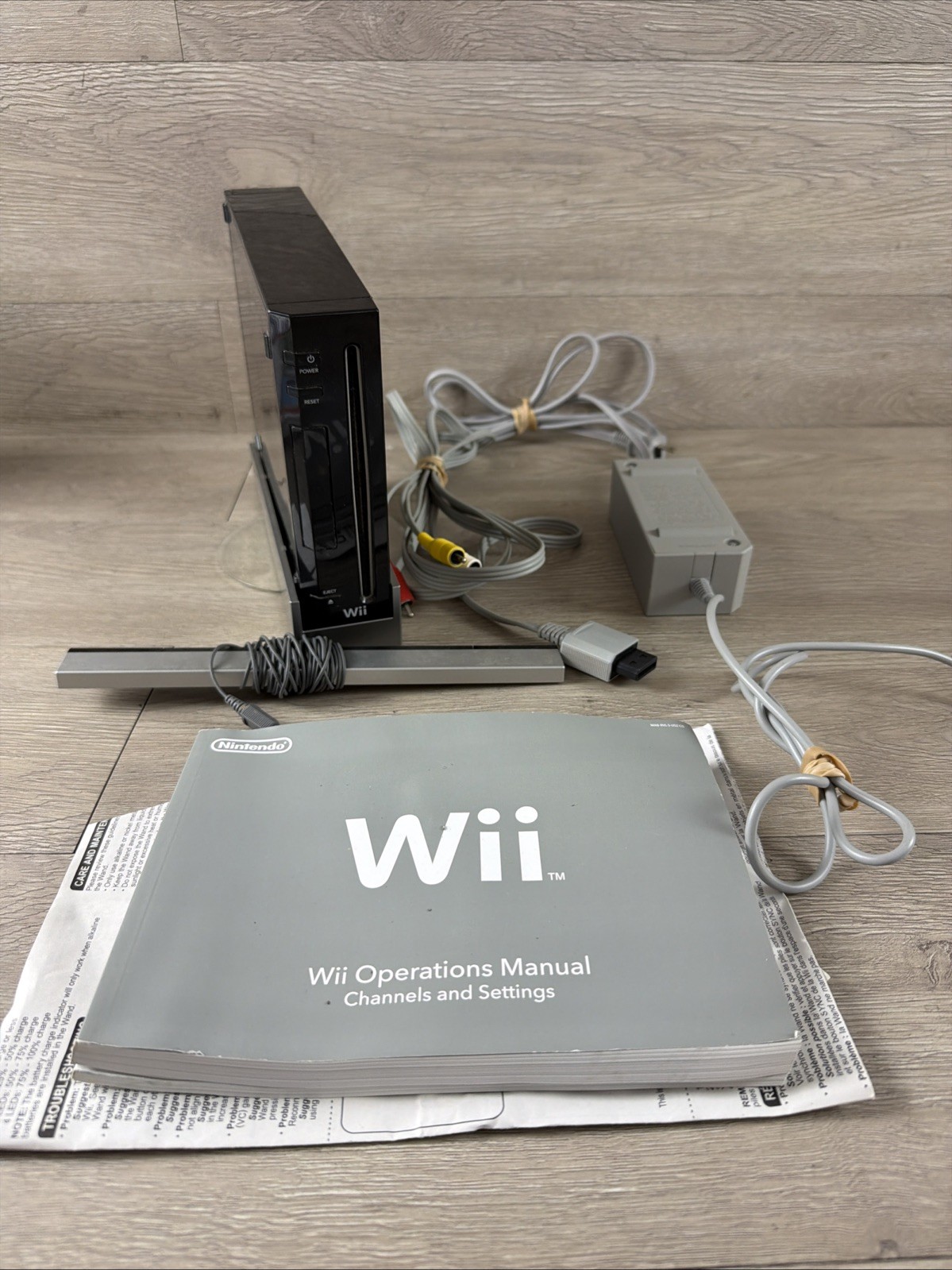 Nintendo Wii Console System RVL 001 Bundle With Cords Controller Tested