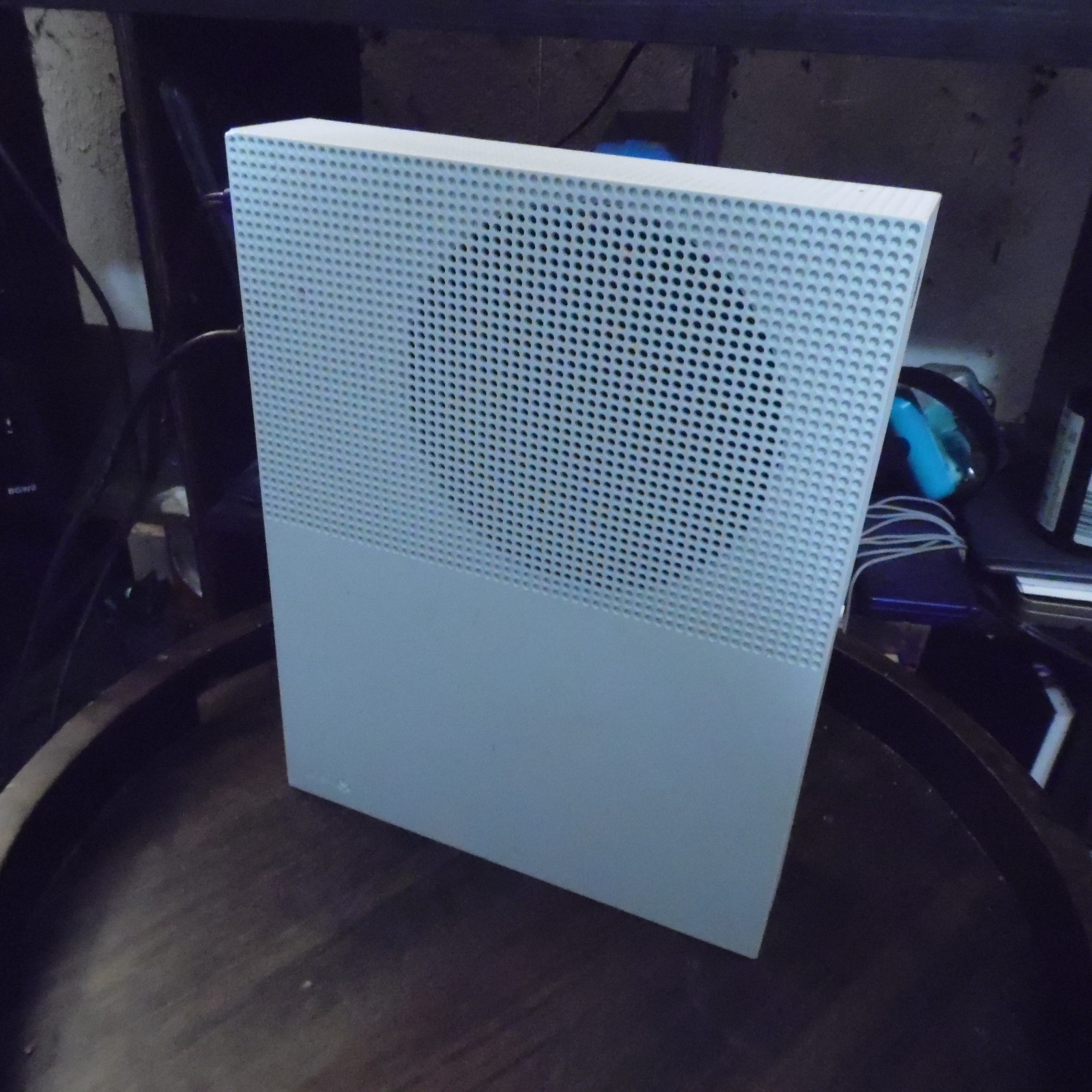 Microsoft Xbox One S 1TB Console – White tested and up dayted ‘ works good!