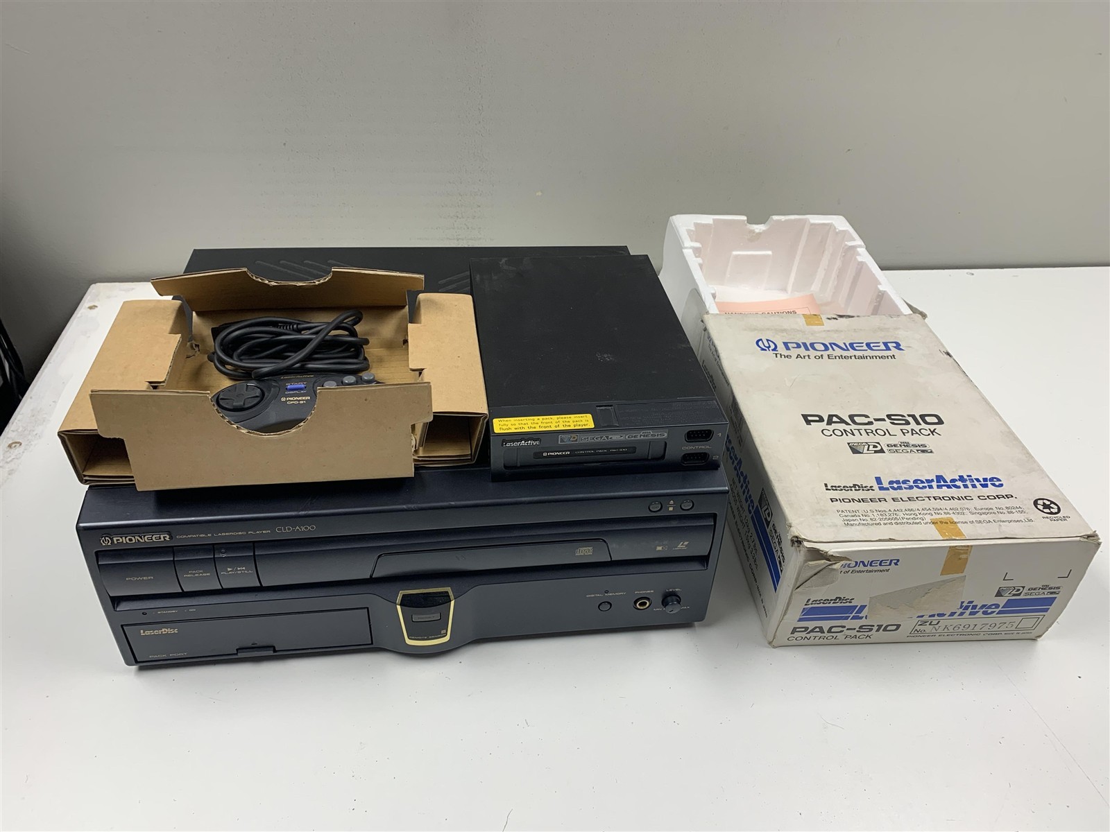 Pioneer LaserActive CLD-A100 Player + Sega PAC-S10 Bundle Parts