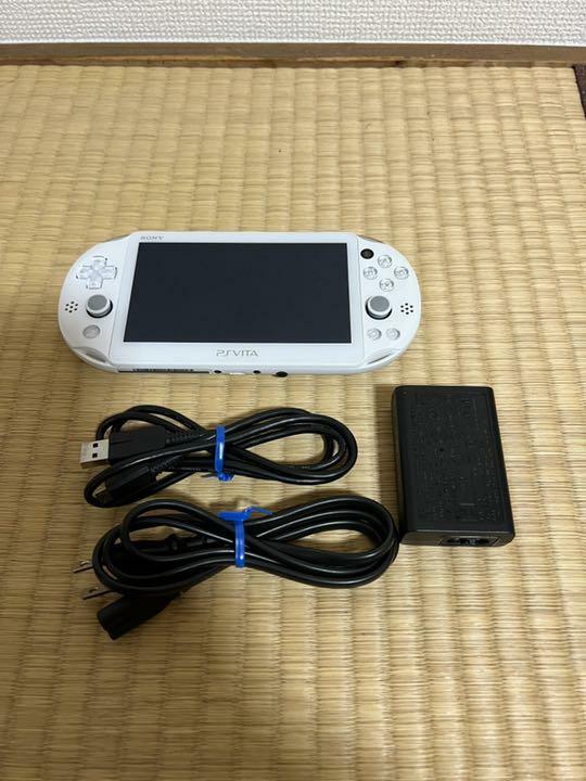 【Used】Sony PS Vita White PCH 2000 ZA12 Console w/Charger Wi-Fi PlayStation F/S