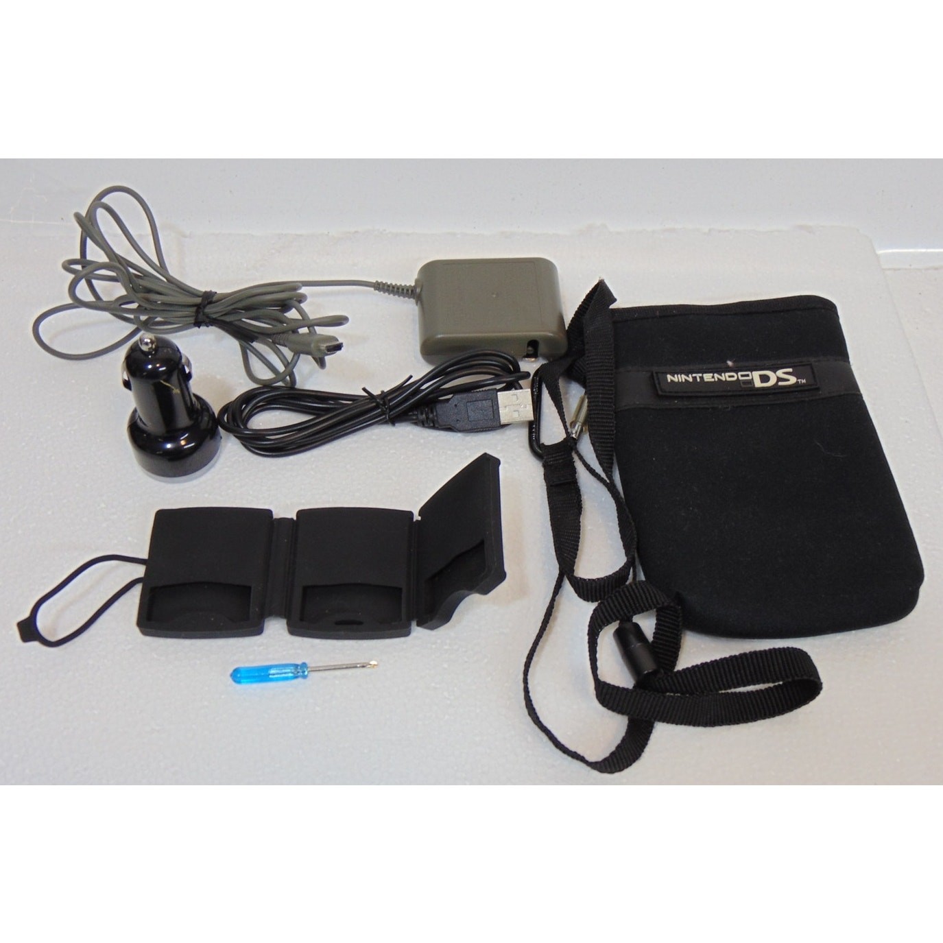 Nintendo DS Lite Console Cobalt Bundle USG-001 2006 Case Games Chargers SEGA EA
