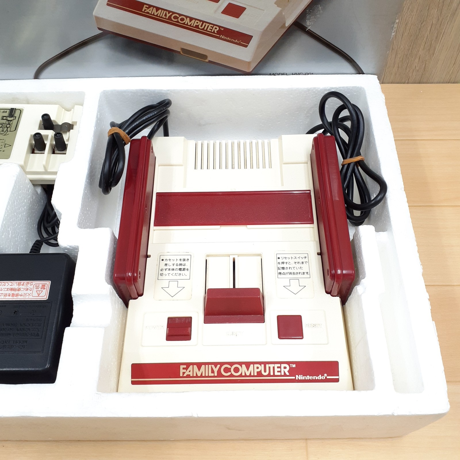 Nintendo Famicom NES Japan console boxws with Super Mario Bros CIB HVC-001 1983