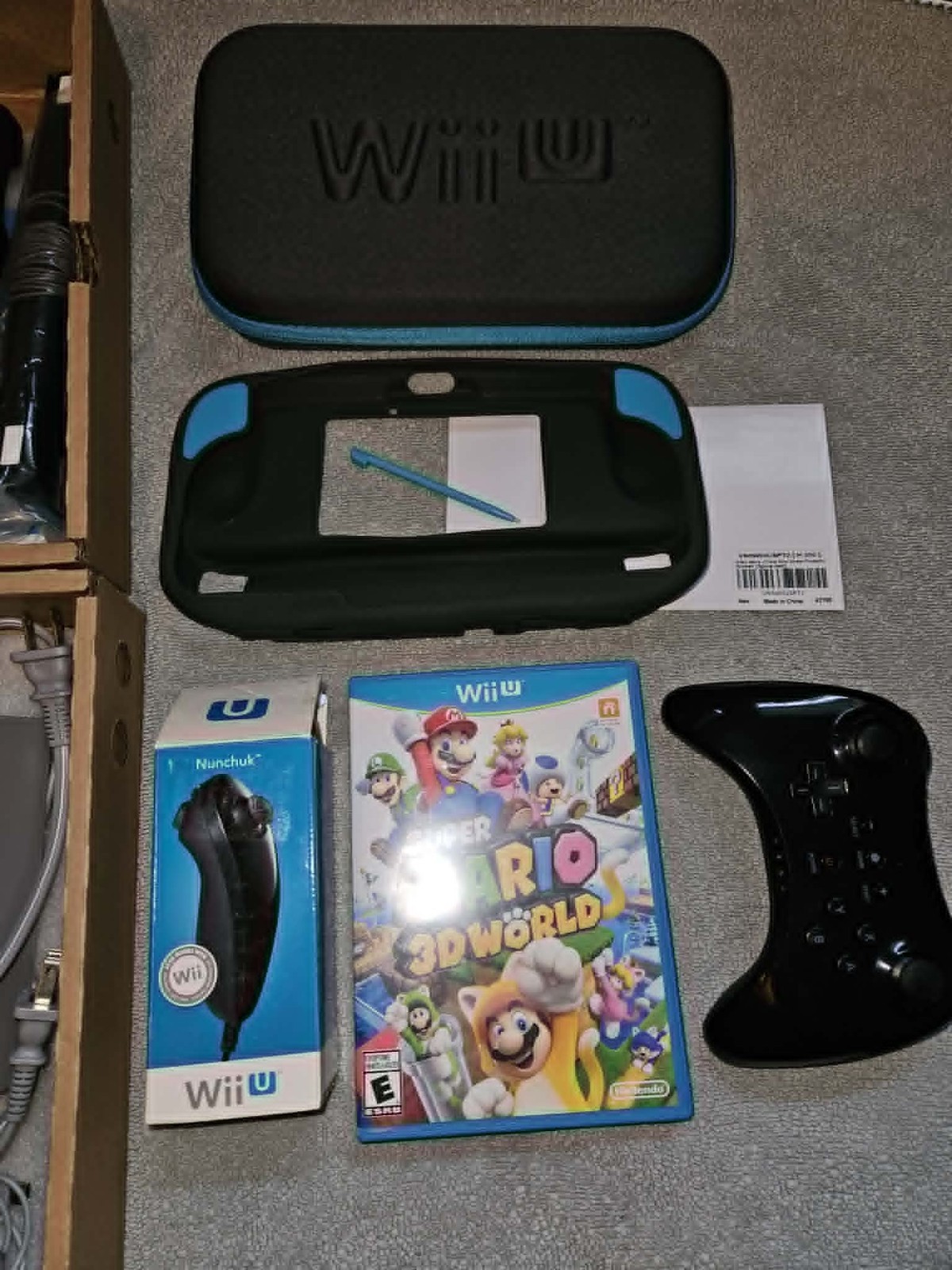 Nintendo Wii U 32GB Set CIB Console Bundle Box Mario 3D World + MORE NICE!!!