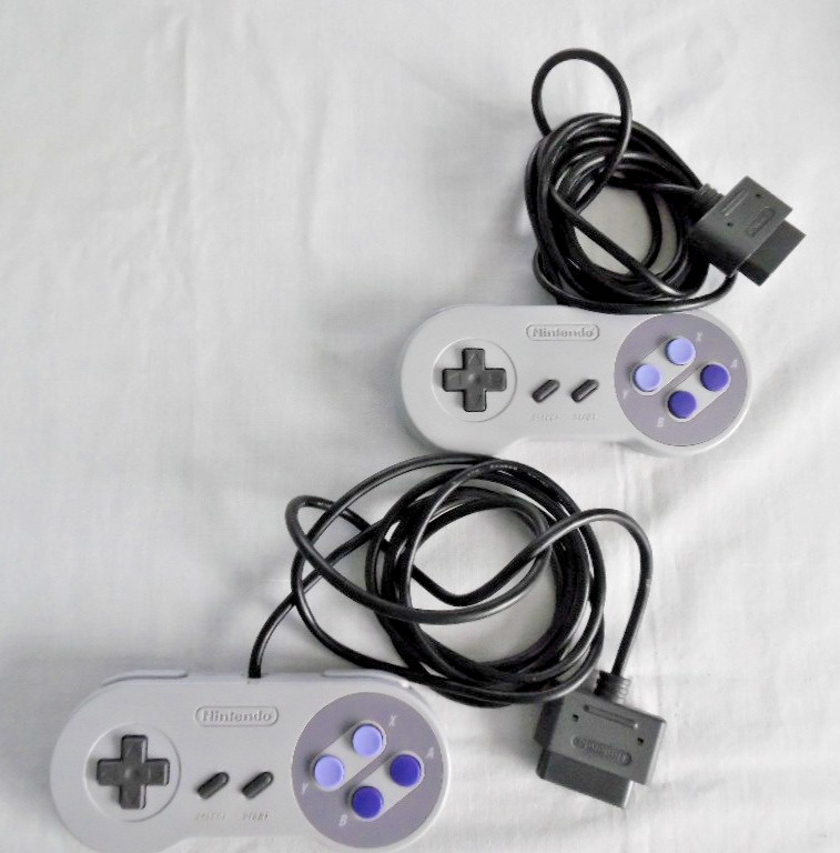 SUPER NINTENTO CONSOLE, 2 CONTROLLERS, MANUAL, HDMI CONVERTER & AV ADAPTER