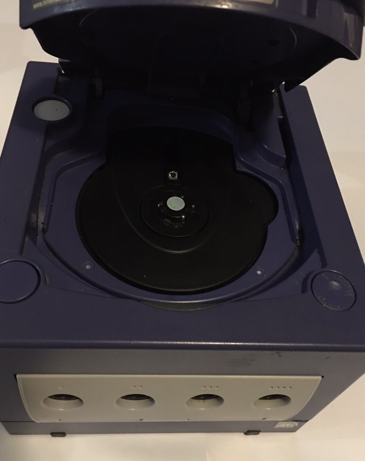 Gamecube w/ Old Skool Controller *Includes Medal Of Honor Rising Sun Disc 1 Only