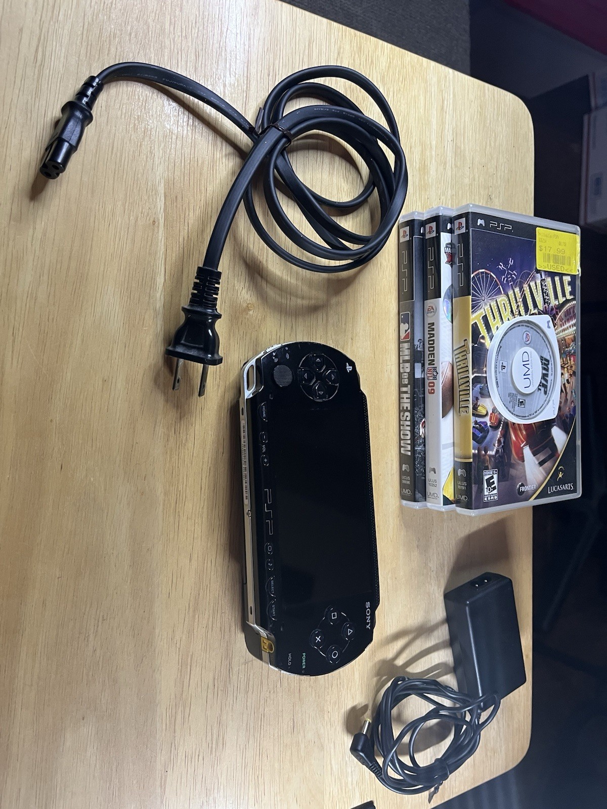 Sony PSP-1001 32 mb console with 4 games