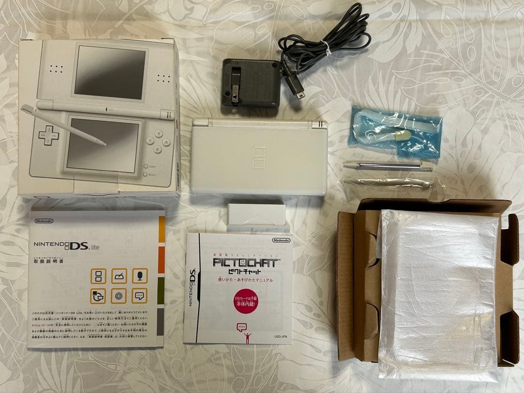 Nintendo DS Lite Crystal White Console