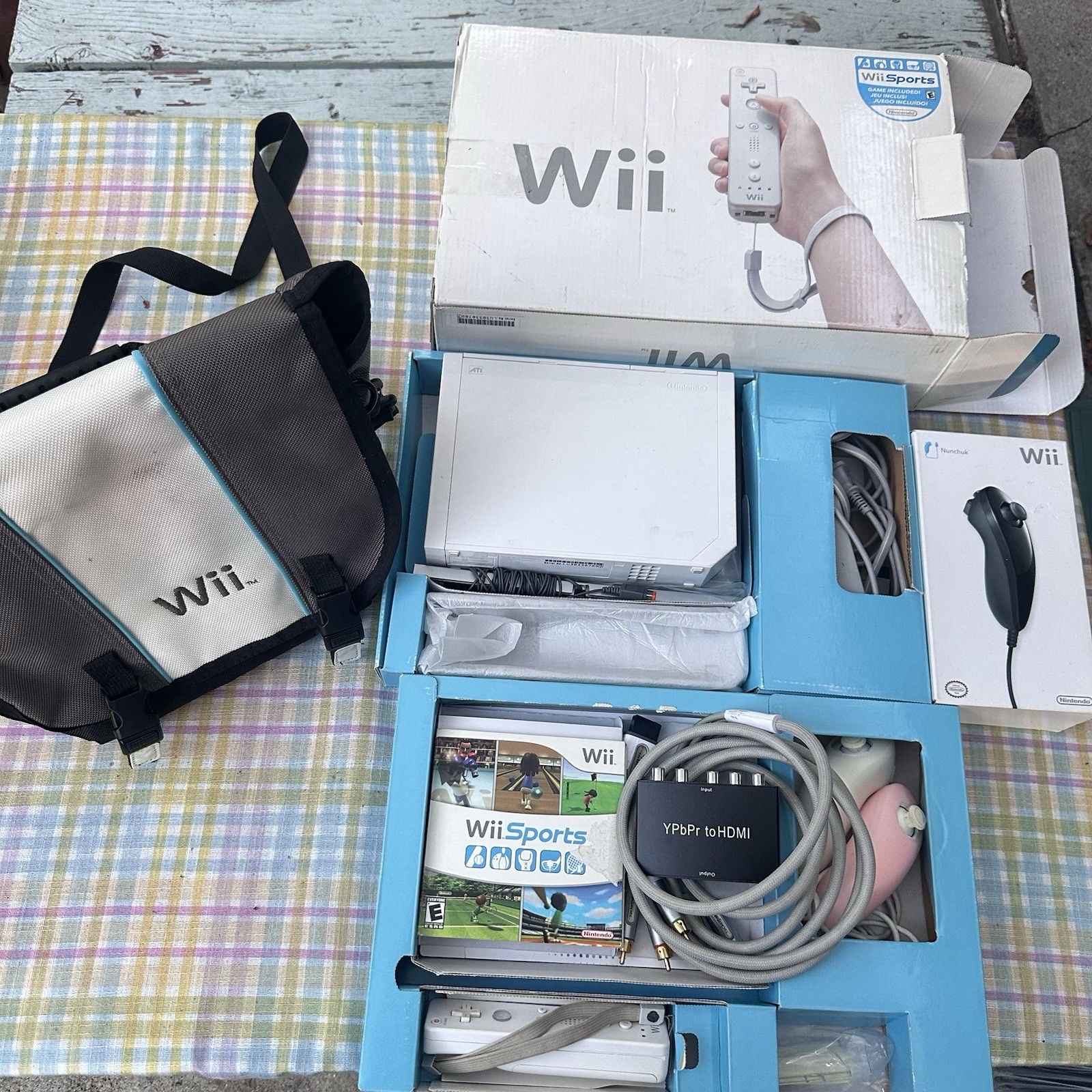 CIB Nintendo Wii w/ Wii Sports + Wiimotes & HD converter Box & Carry Case Bundle