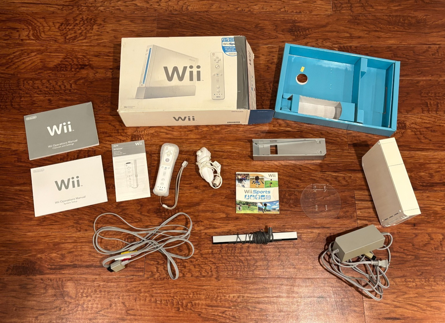 ​Nintendo Wii Console White Bundle w/ Wii Sports, Remote, Nunchuck, Box *Tested*
