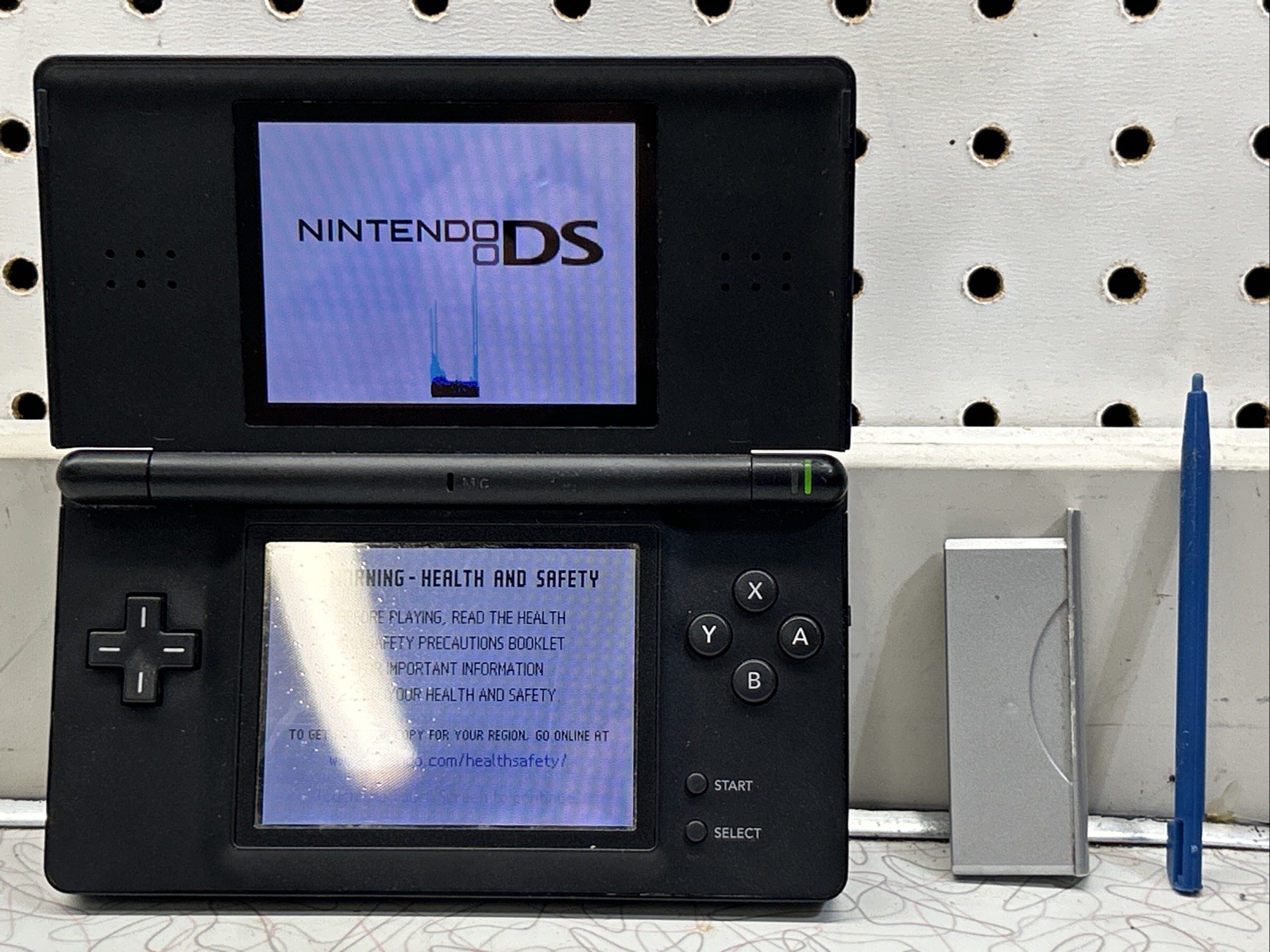 Nintendo DS Lite Handheld System USG-001 Blue/Black Nintendo DS Headphone READ