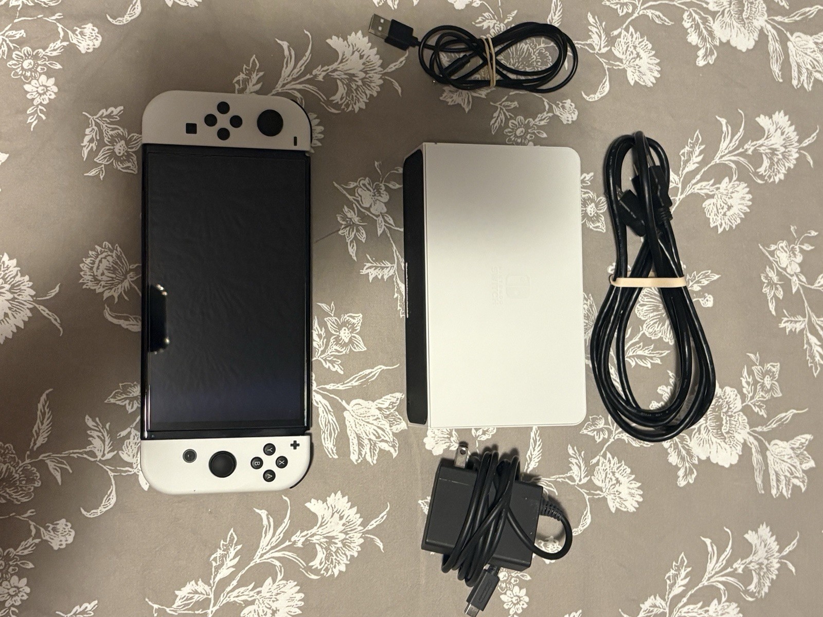 Nintendo Switch 1 OLED WITH 512GB SD Card White And Black. GREAT CONDITION!