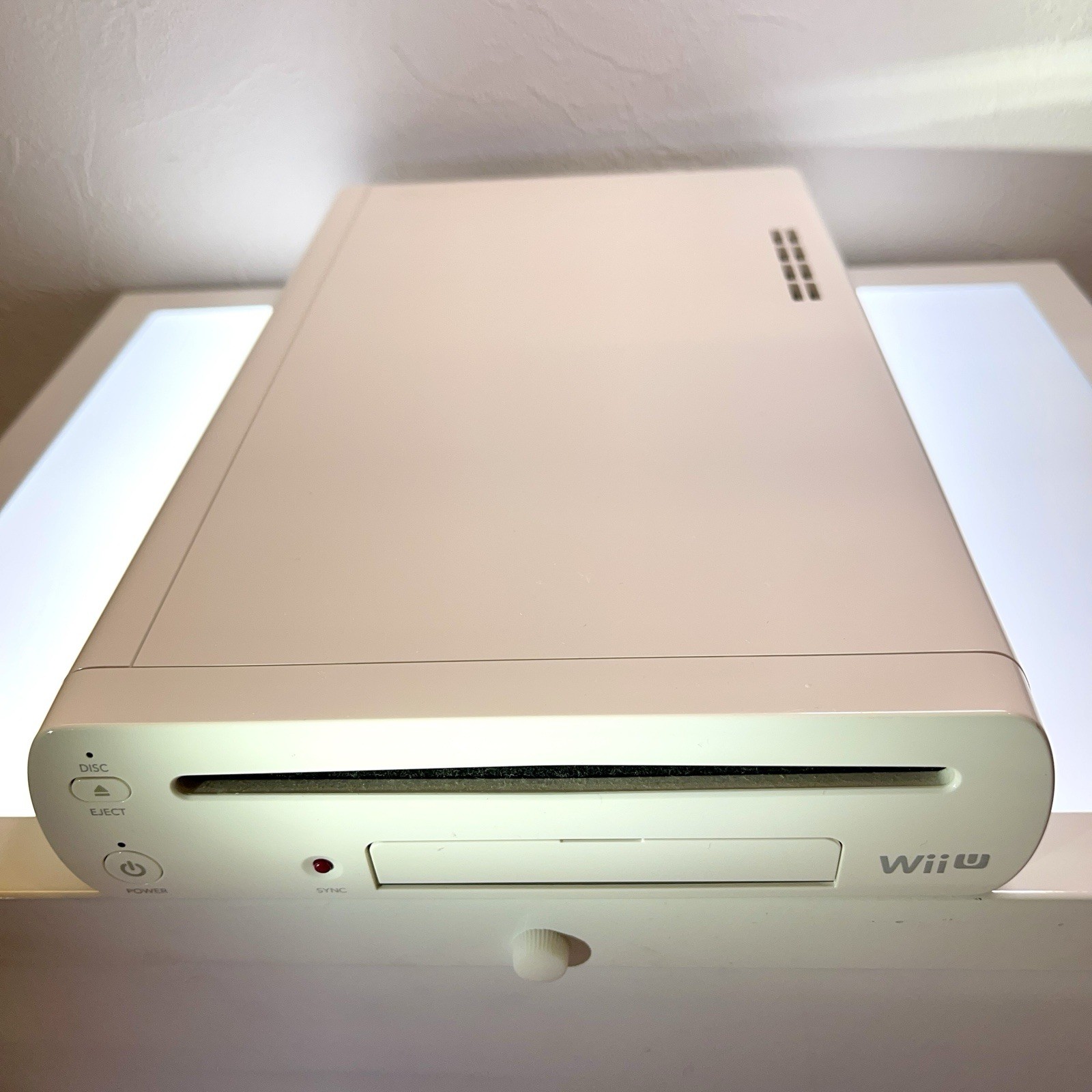Nintendo WII U Bundle Set – Includes two handles and two controllers. Initialize