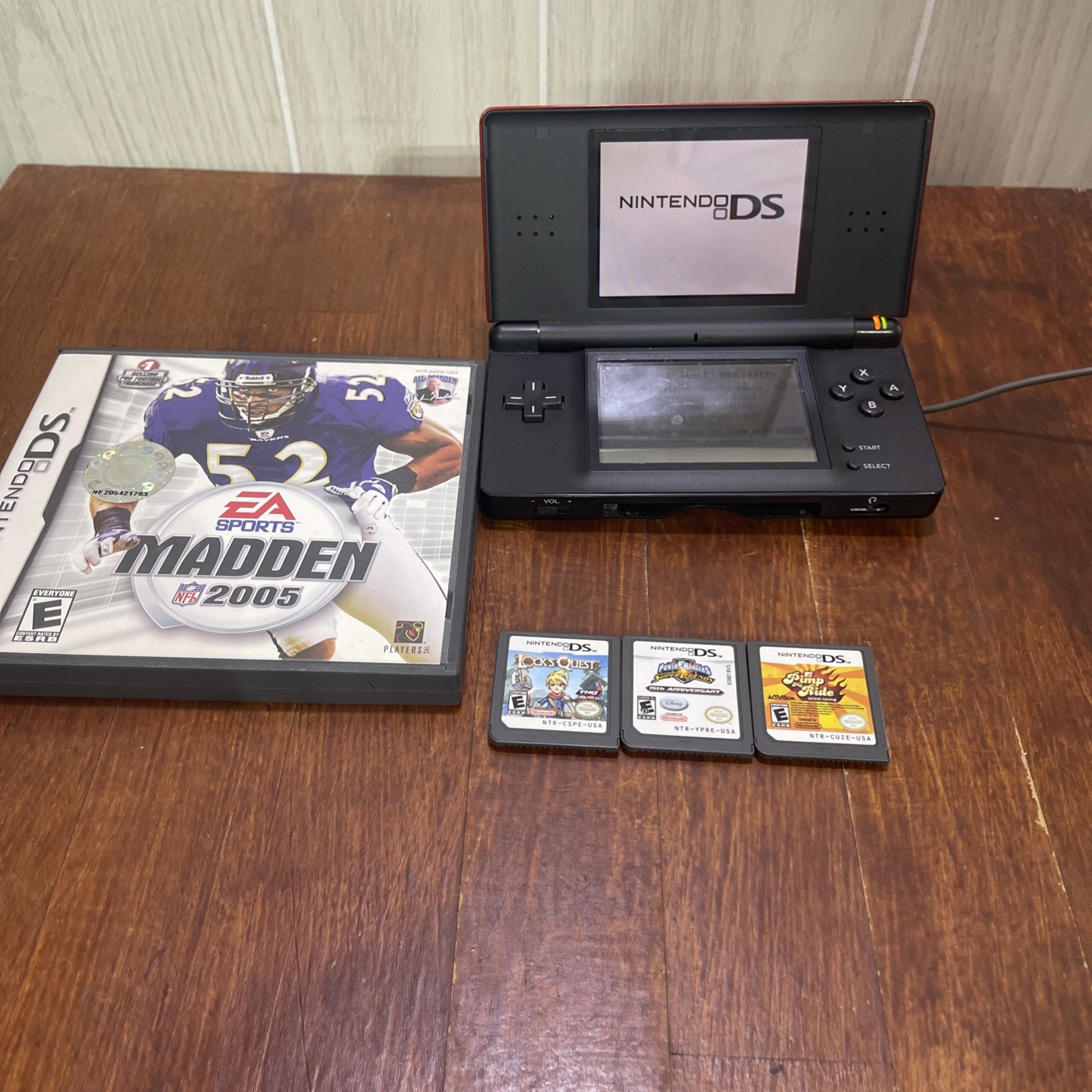 Nintendo DS Lite USG-001 Crimson Red/Black charger 5 games