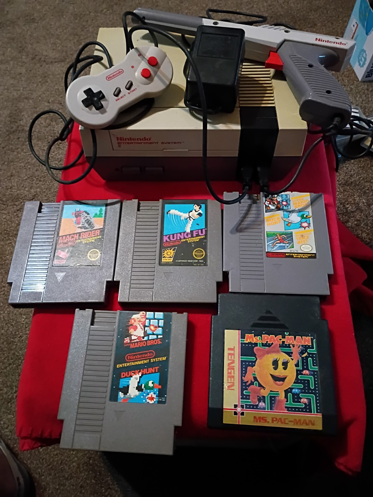 Nintendo NES Console Bundle Starter Set Tested Dog Bone Remote Zapper Games Lot