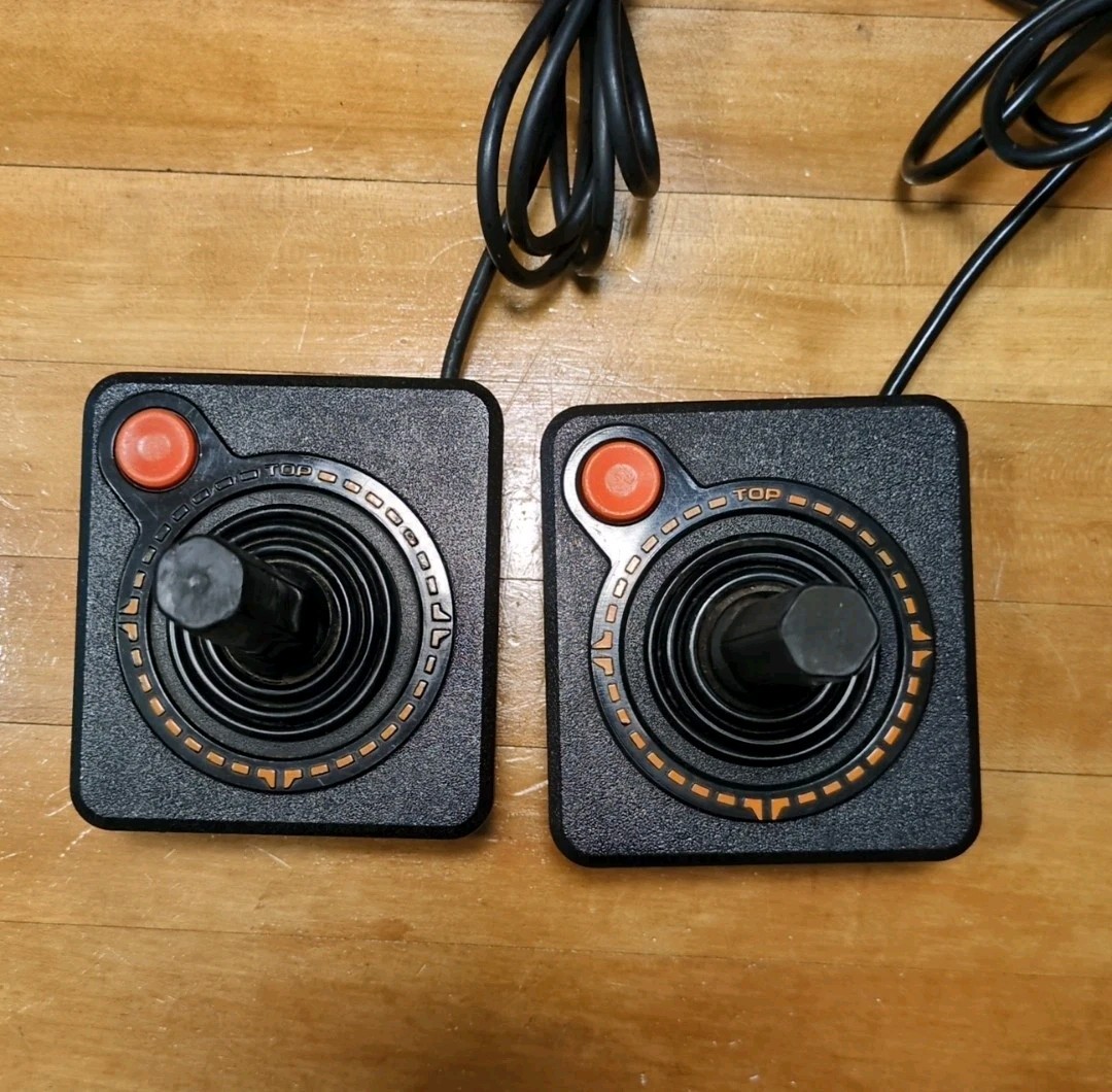 Atari 2600 RCA AV Mod with Controllers, 6 Games. Works Great!