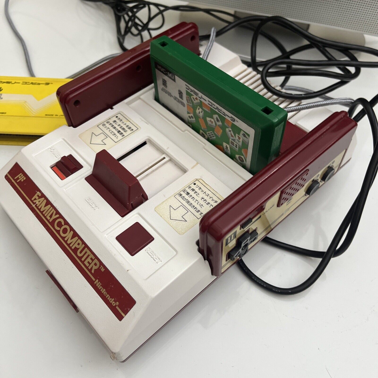 Nintendo Famicom Console with 10″ LCD Monitor, 2 Games Mahjong & Pinball Genuine